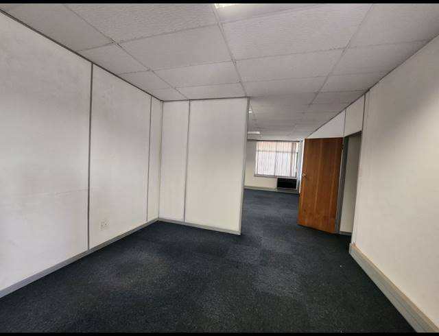 177M² OFFICE TO LET IN VORNA VALLEY